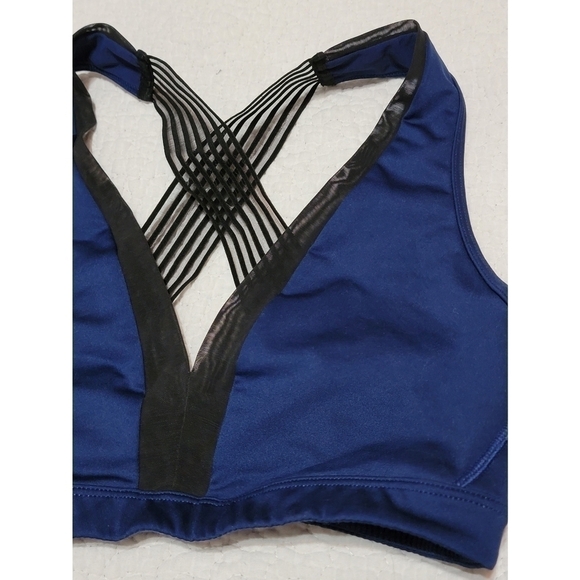 VICTORIA'S Secret Sport - Sport Bra - Picture 3 of 6